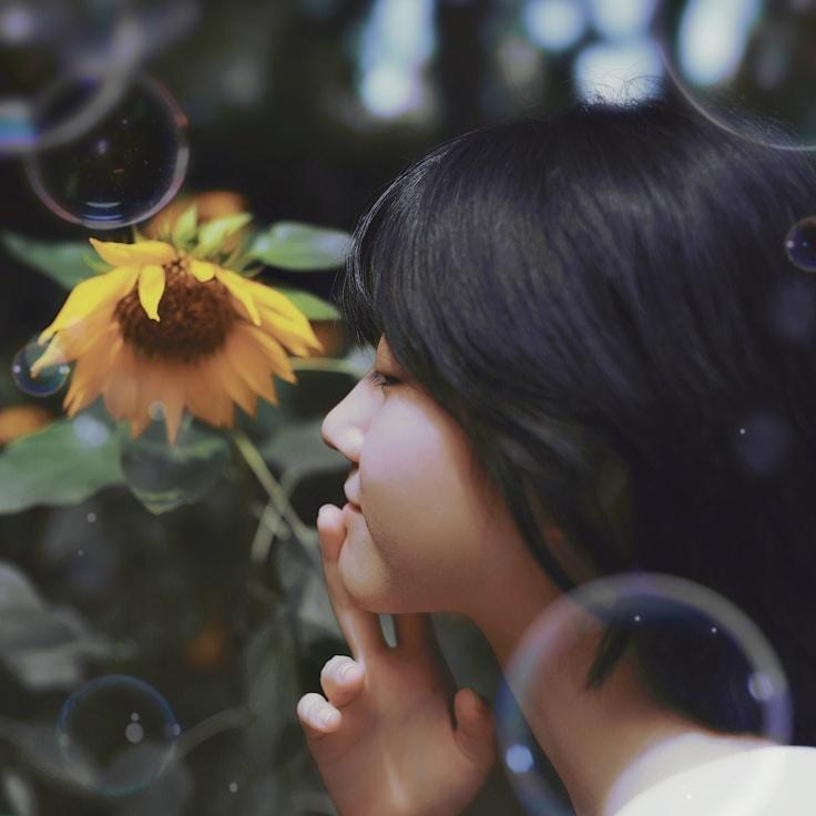 Taylor Chen, Client Relations Director, discussing corporate gifting strategy with business clients